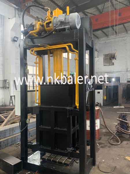 Lifting Chamber Vertical Baler 