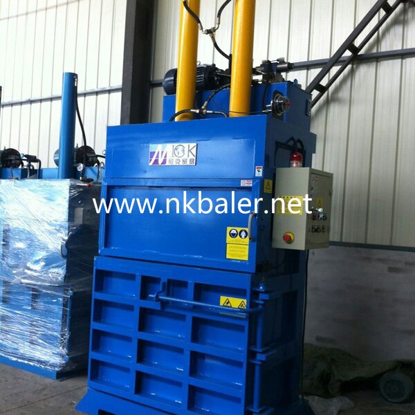 White Paper Vertical Baling Machine