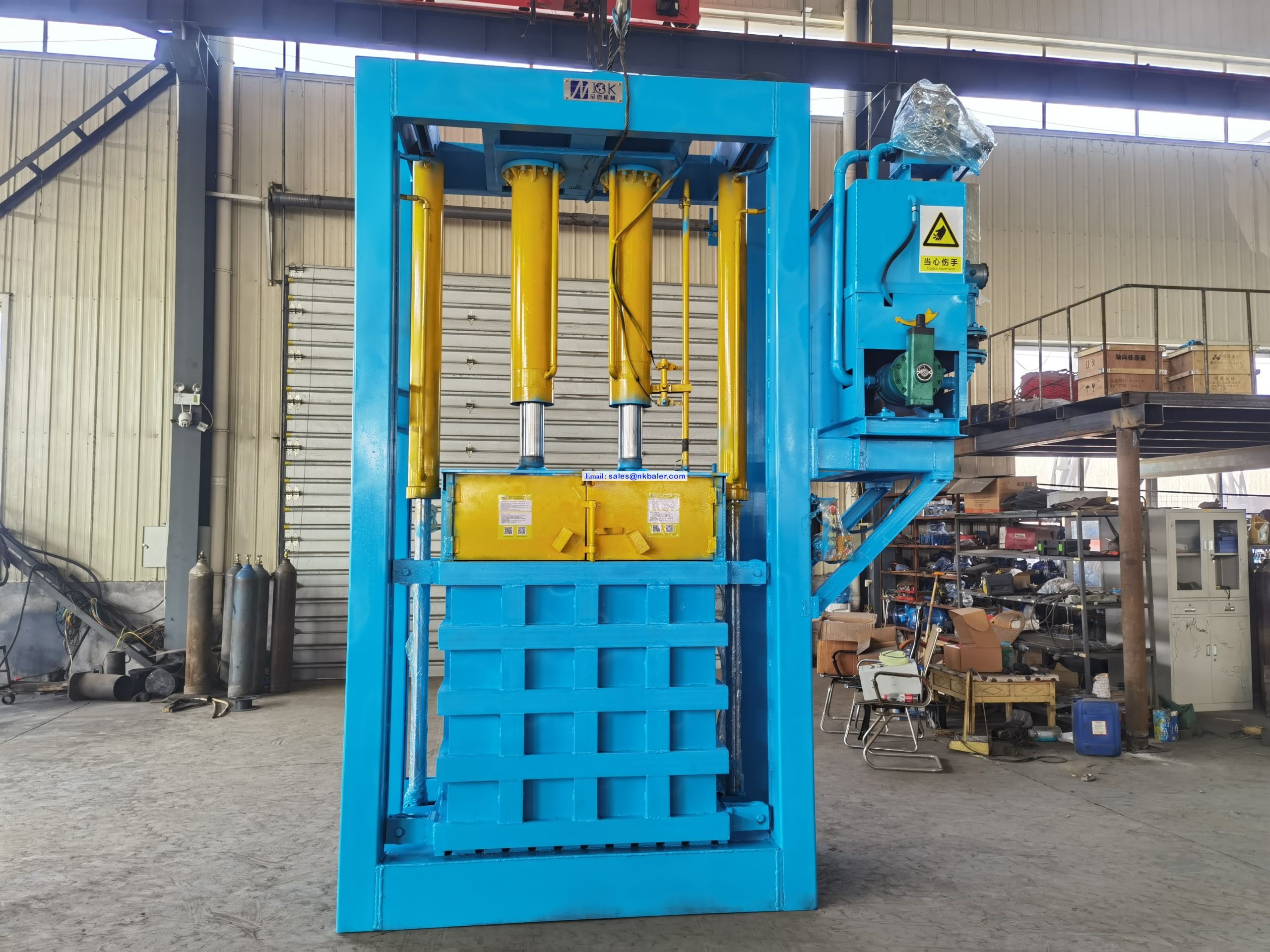 Used Clothes Lifting Chamber Baler